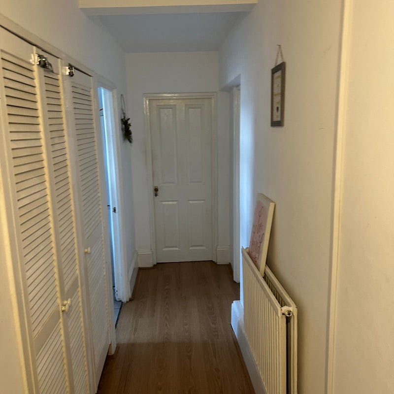 Room Allen Edwards Drive in Greater London