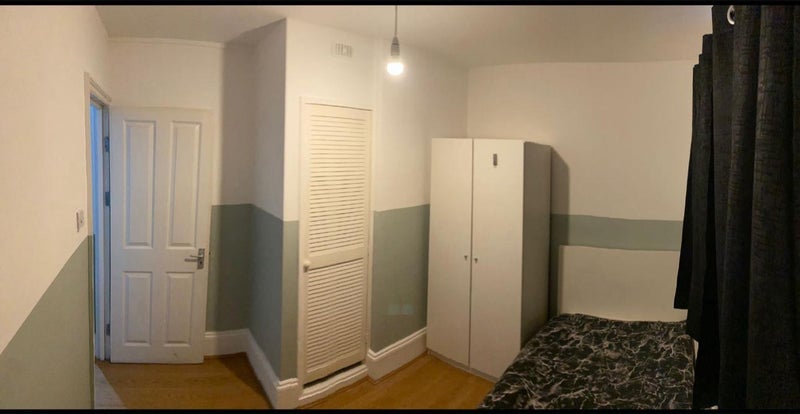 Room Allen Edwards Drive in Greater London
