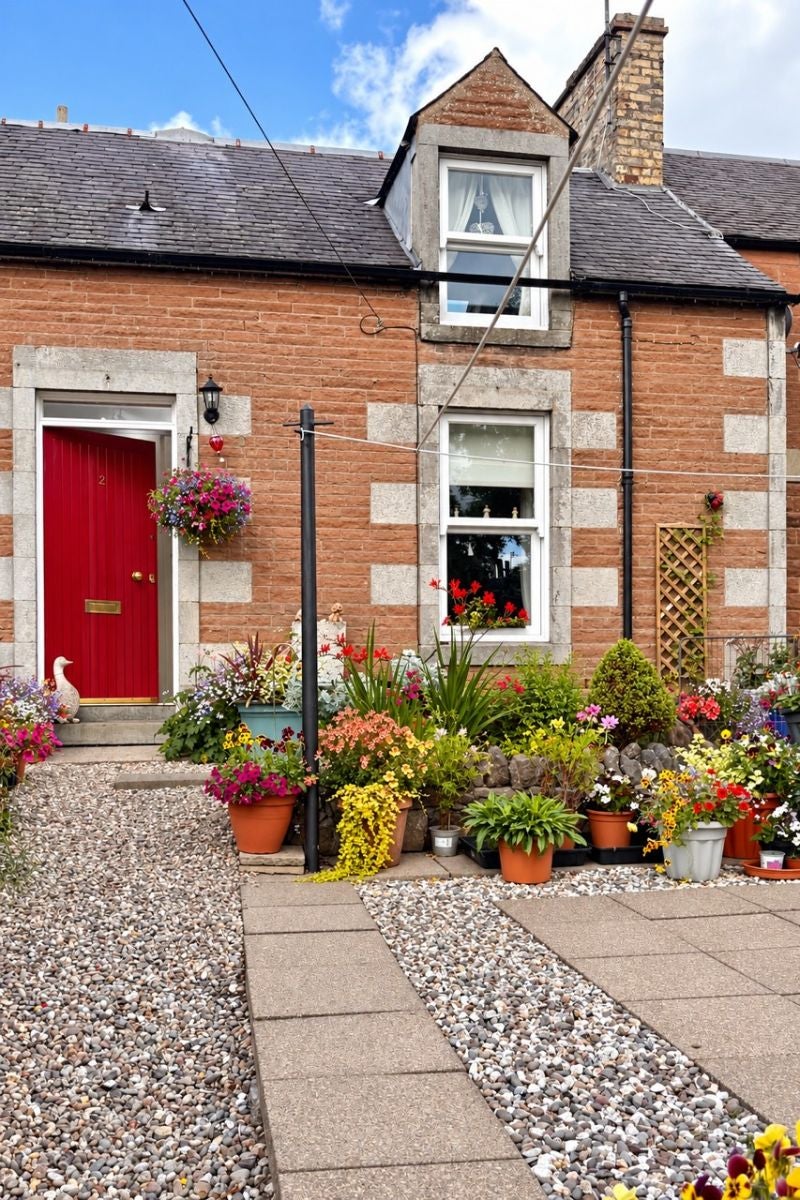 House Moat Cottages in Biggar