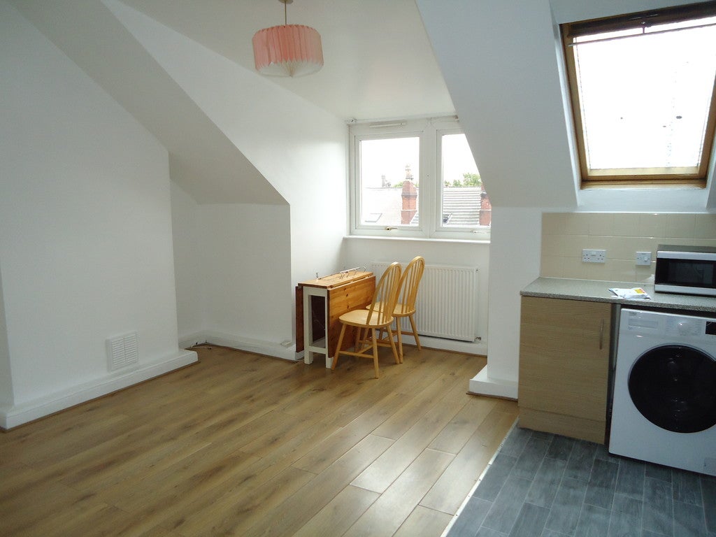 Flat Dewsbury Road in Leeds