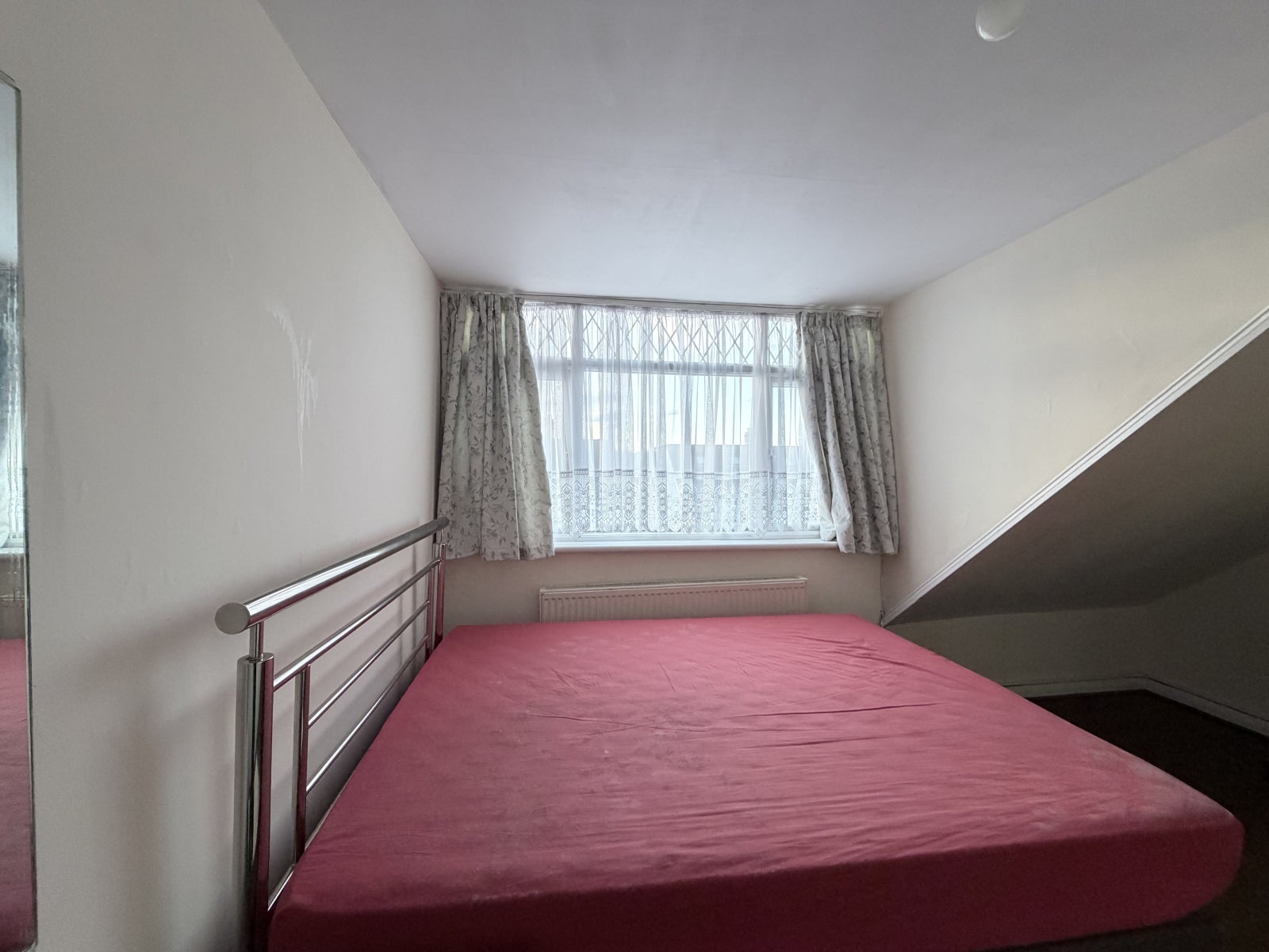 Room Woodfield Avenue in London