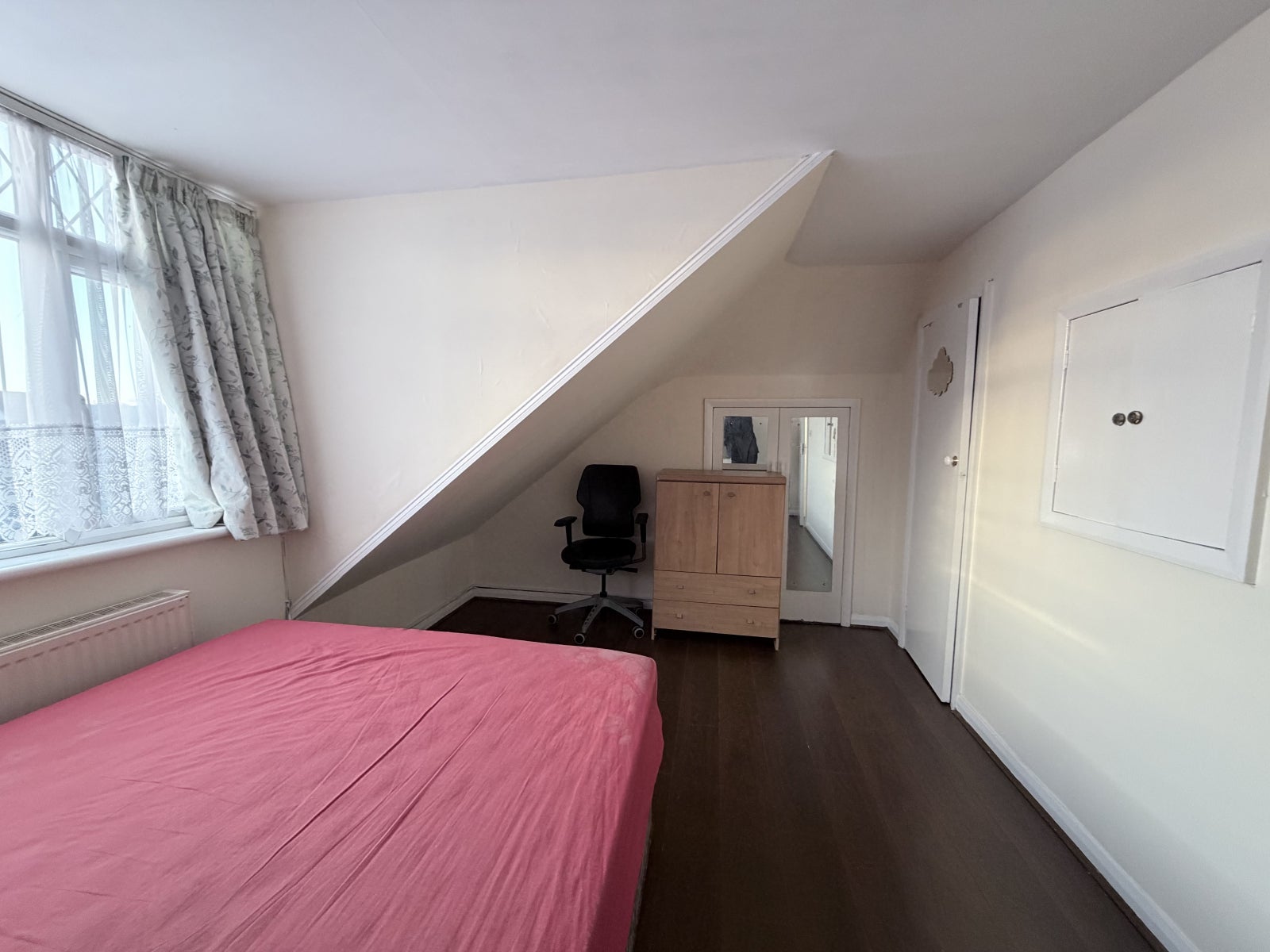 Room Woodfield Avenue in London