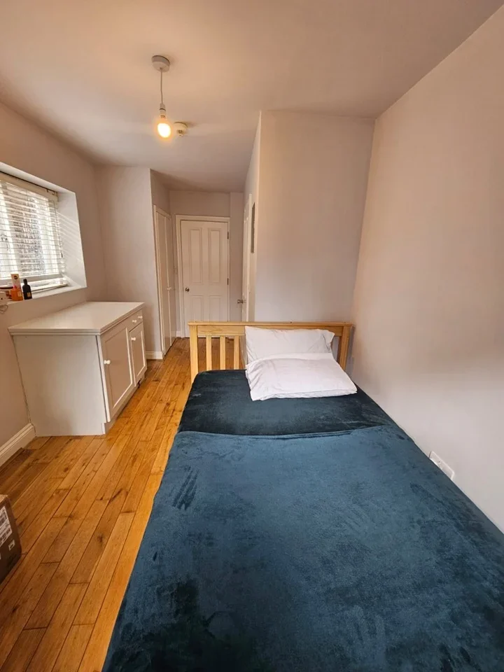 Room Parkland Road in Greater London