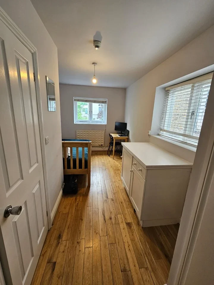 Room Parkland Road in Greater London