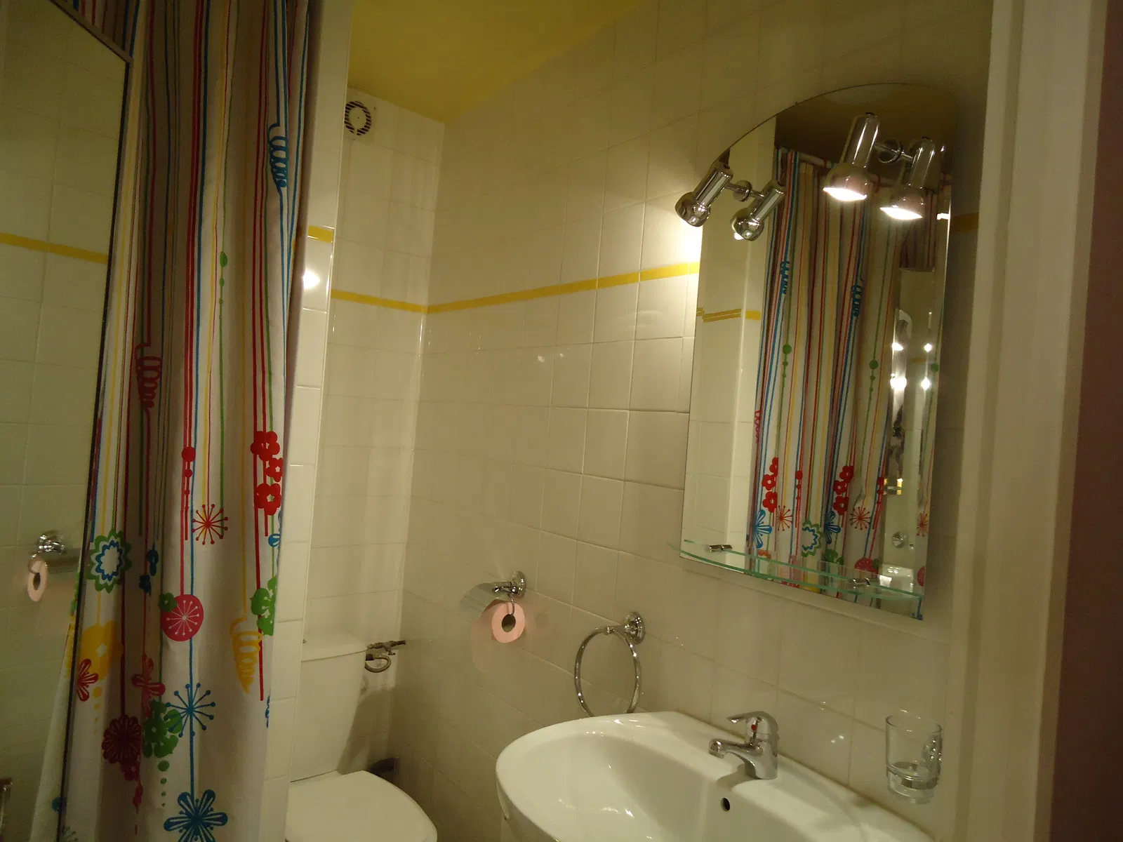 Room Avenue Général Charles de Gaulle in Entraigues-sur-la-Sorgue