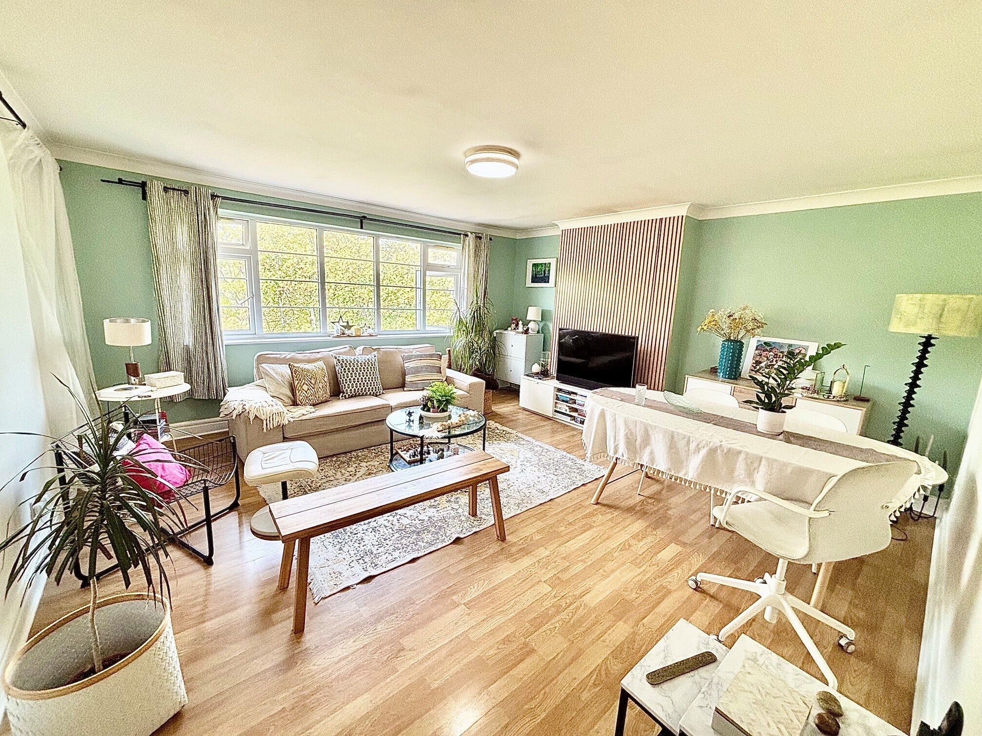 Flat Eagle Lane in Greater London
