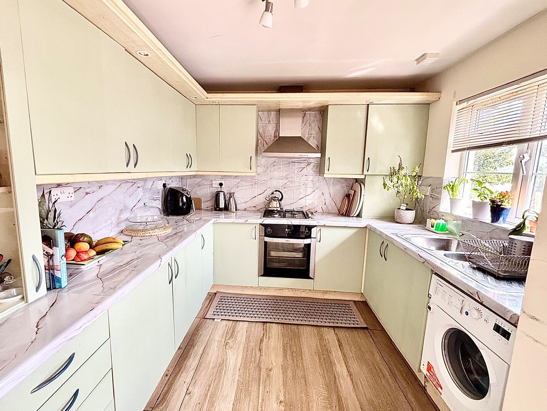 Flat Eagle Lane in Greater London