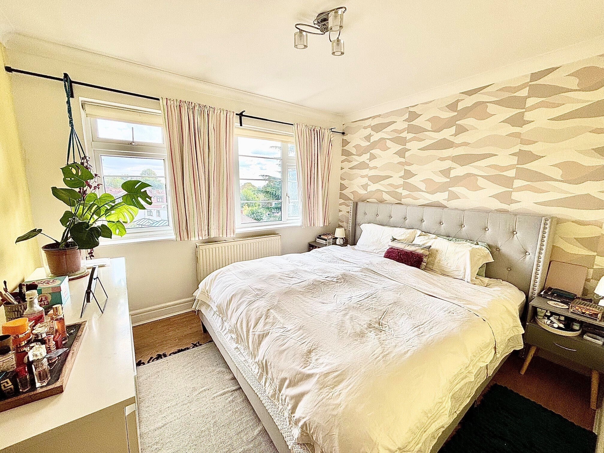 Flat Eagle Lane in Greater London