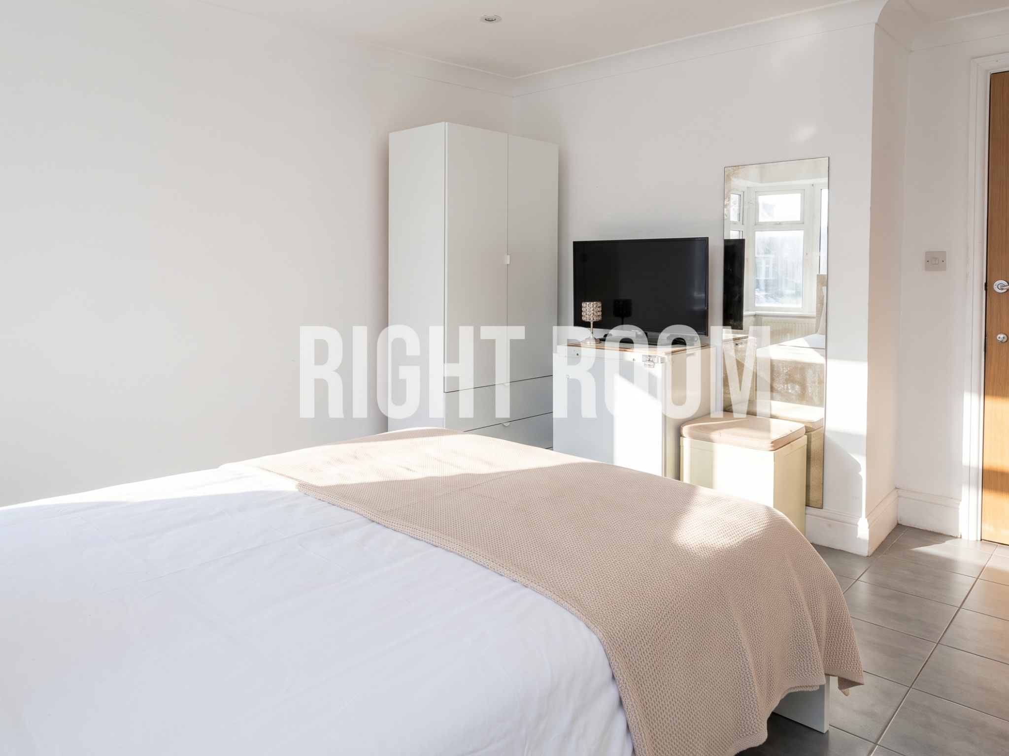Flat Eton Avenue in Greater London