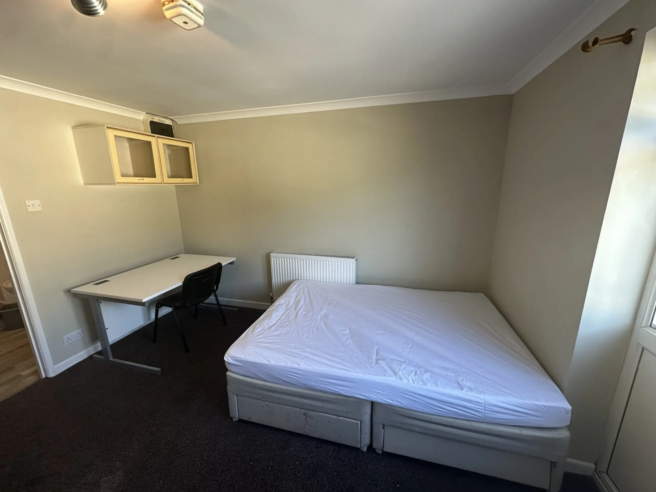 Flat Broadway in Pontypridd