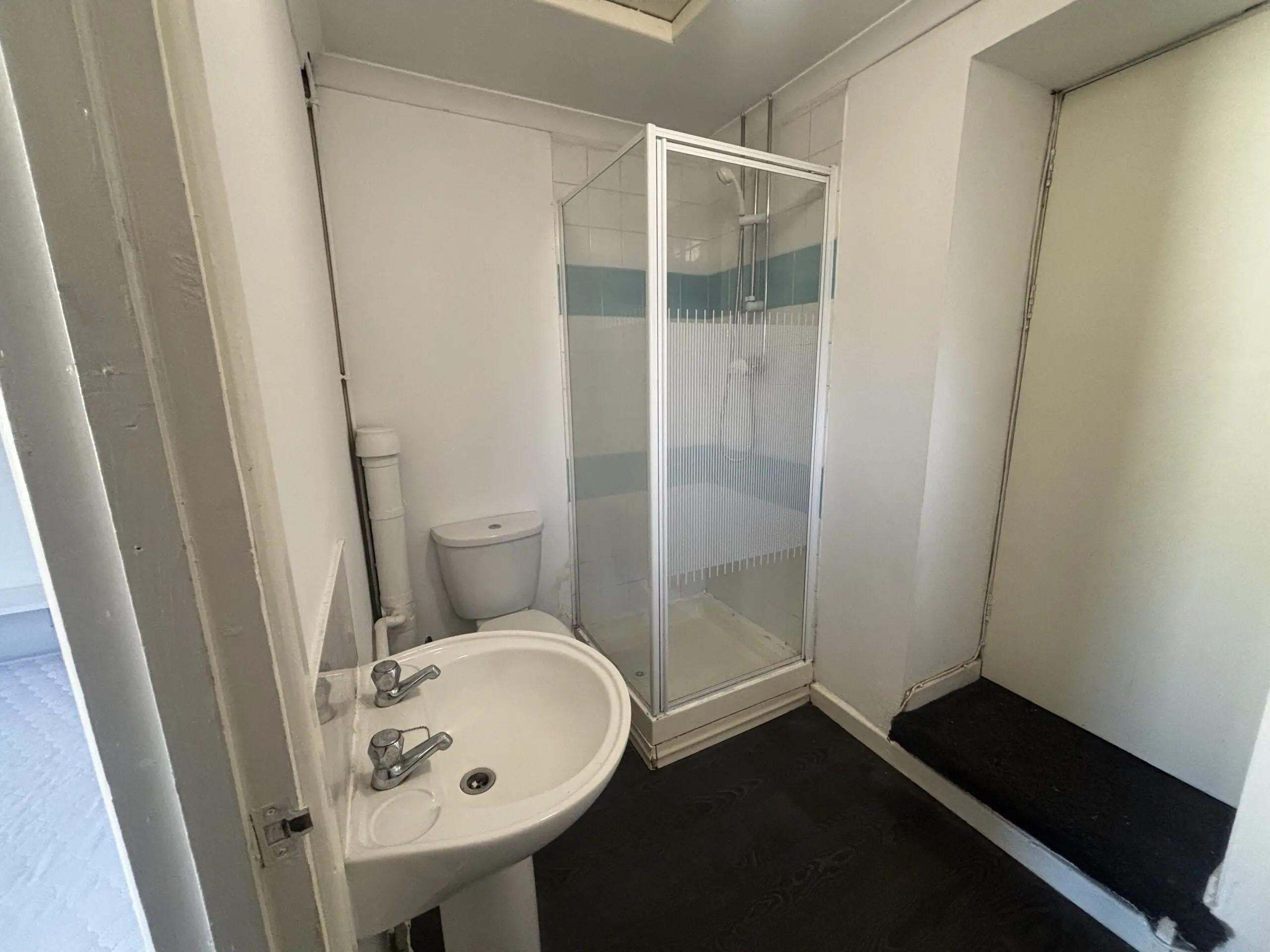 Flat Broadway in Pontypridd