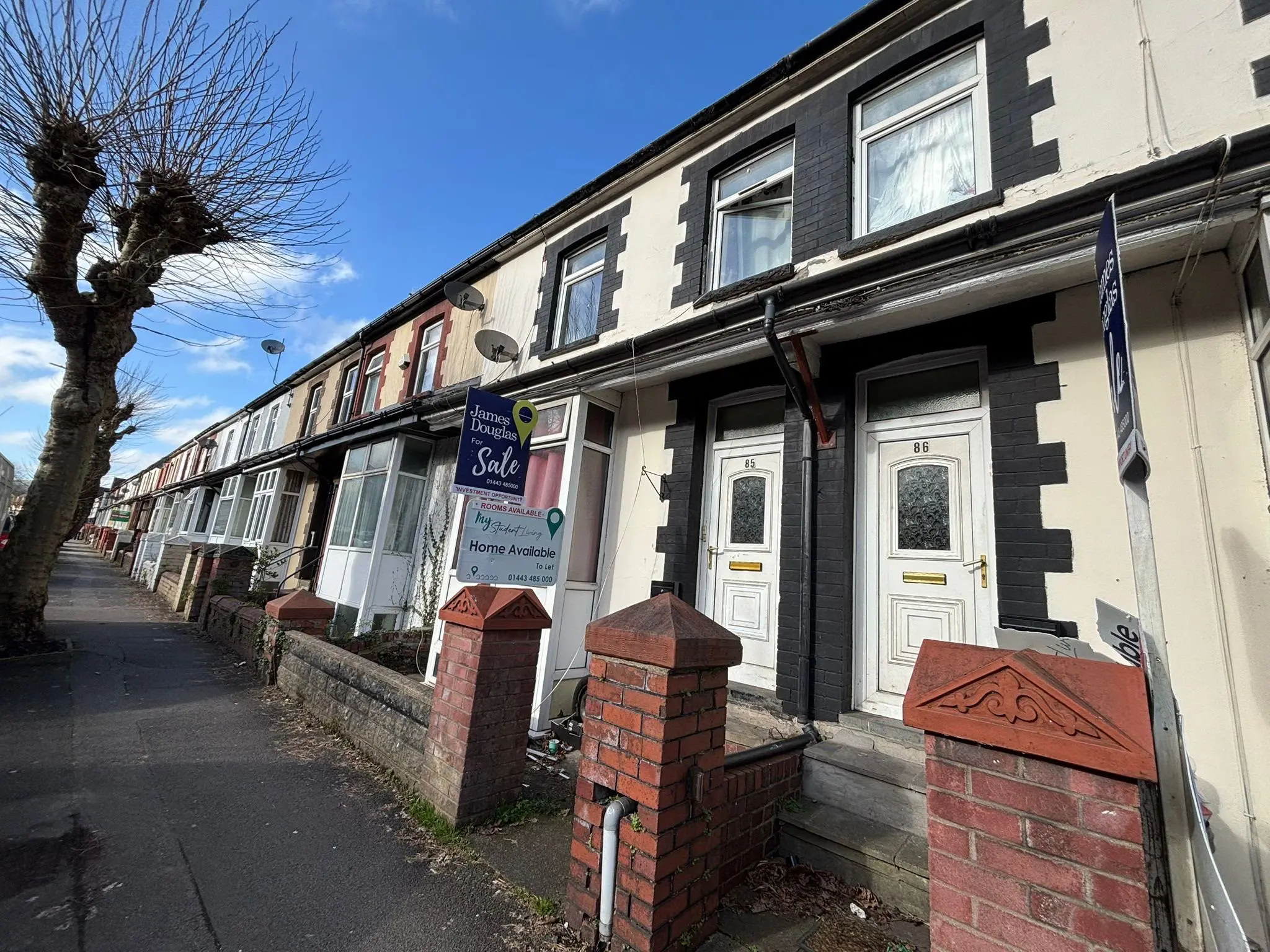 Flat Broadway in Pontypridd
