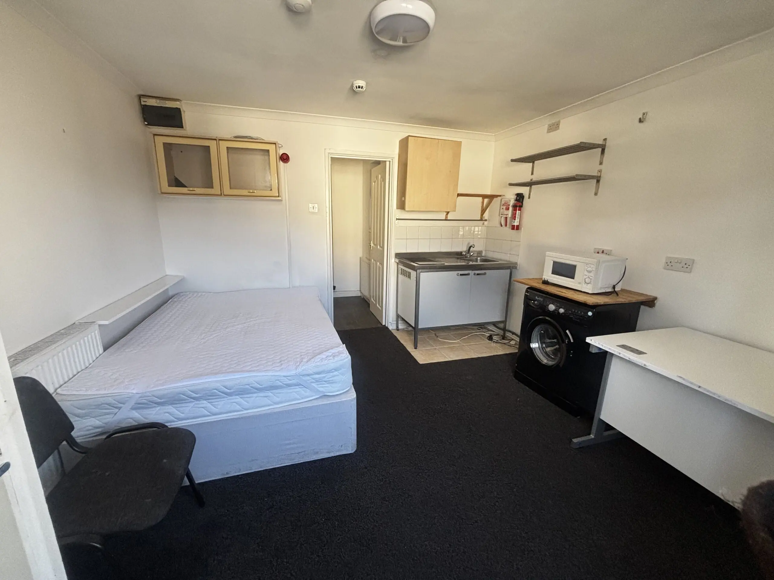 Flat Broadway in Pontypridd