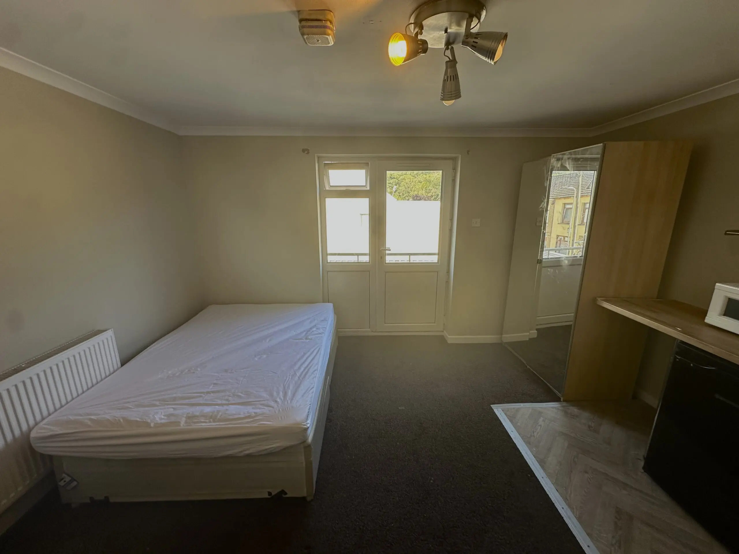 Flat Broadway in Pontypridd