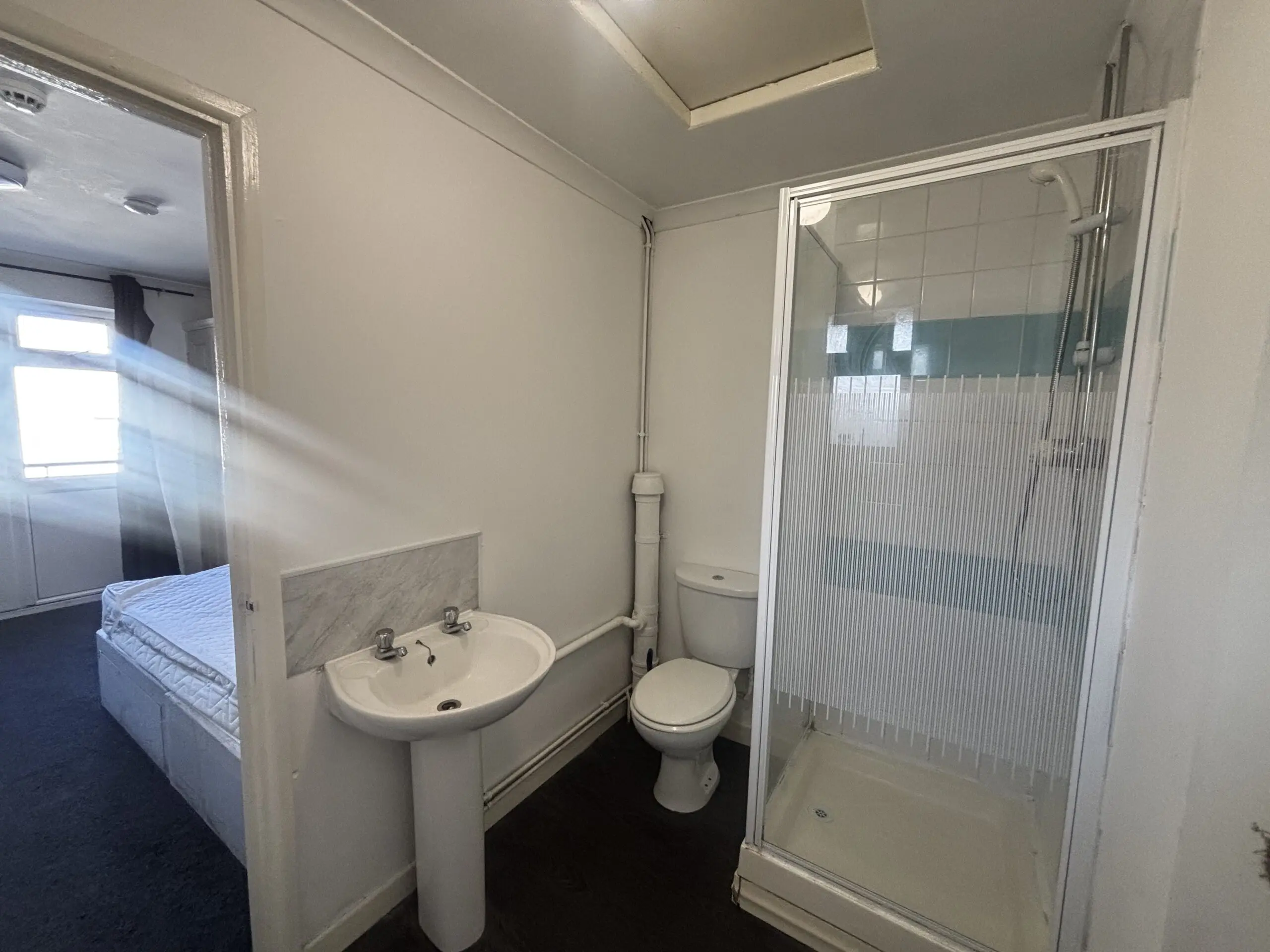 Flat Broadway in Pontypridd