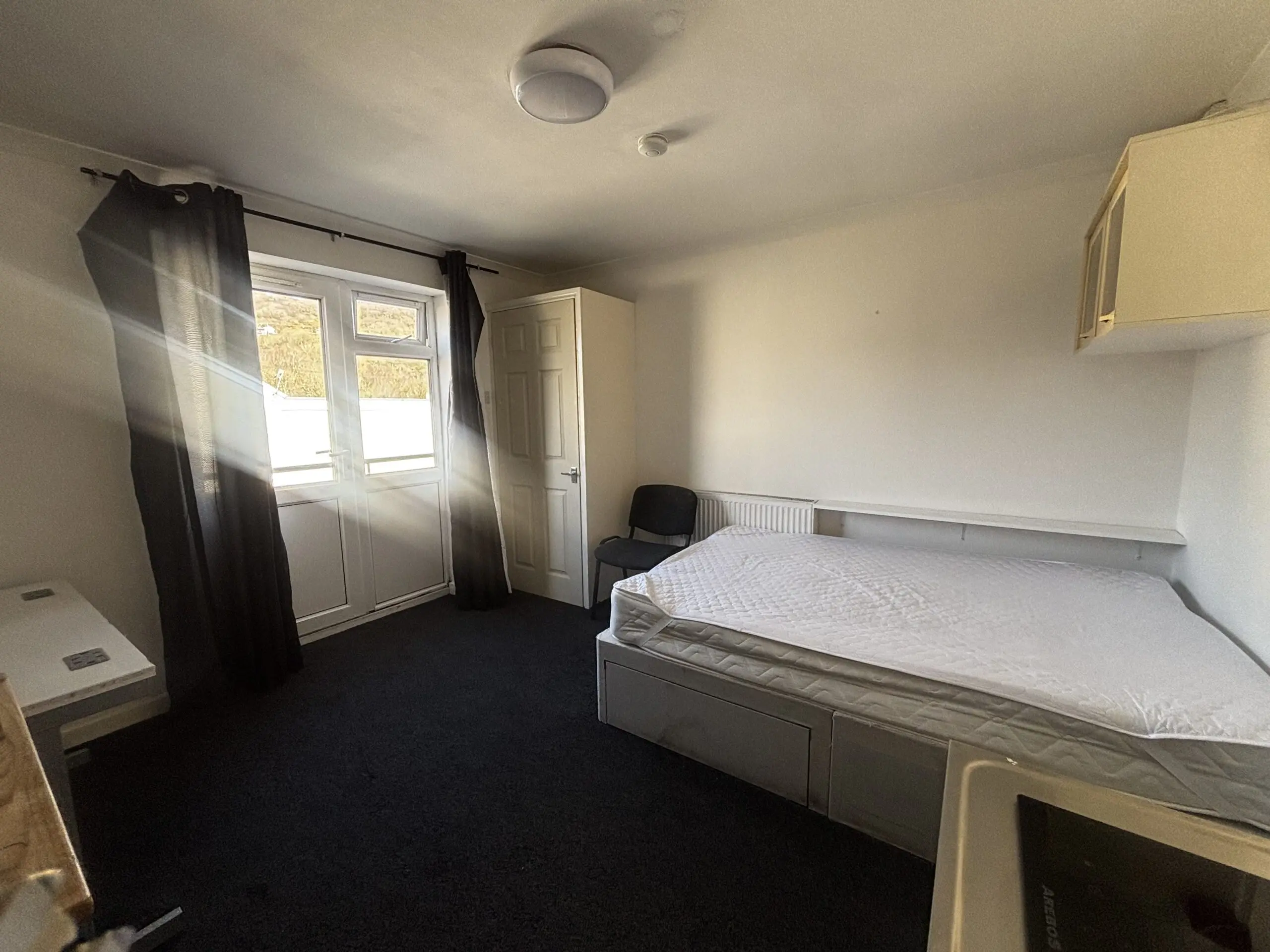 Flat Broadway in Pontypridd