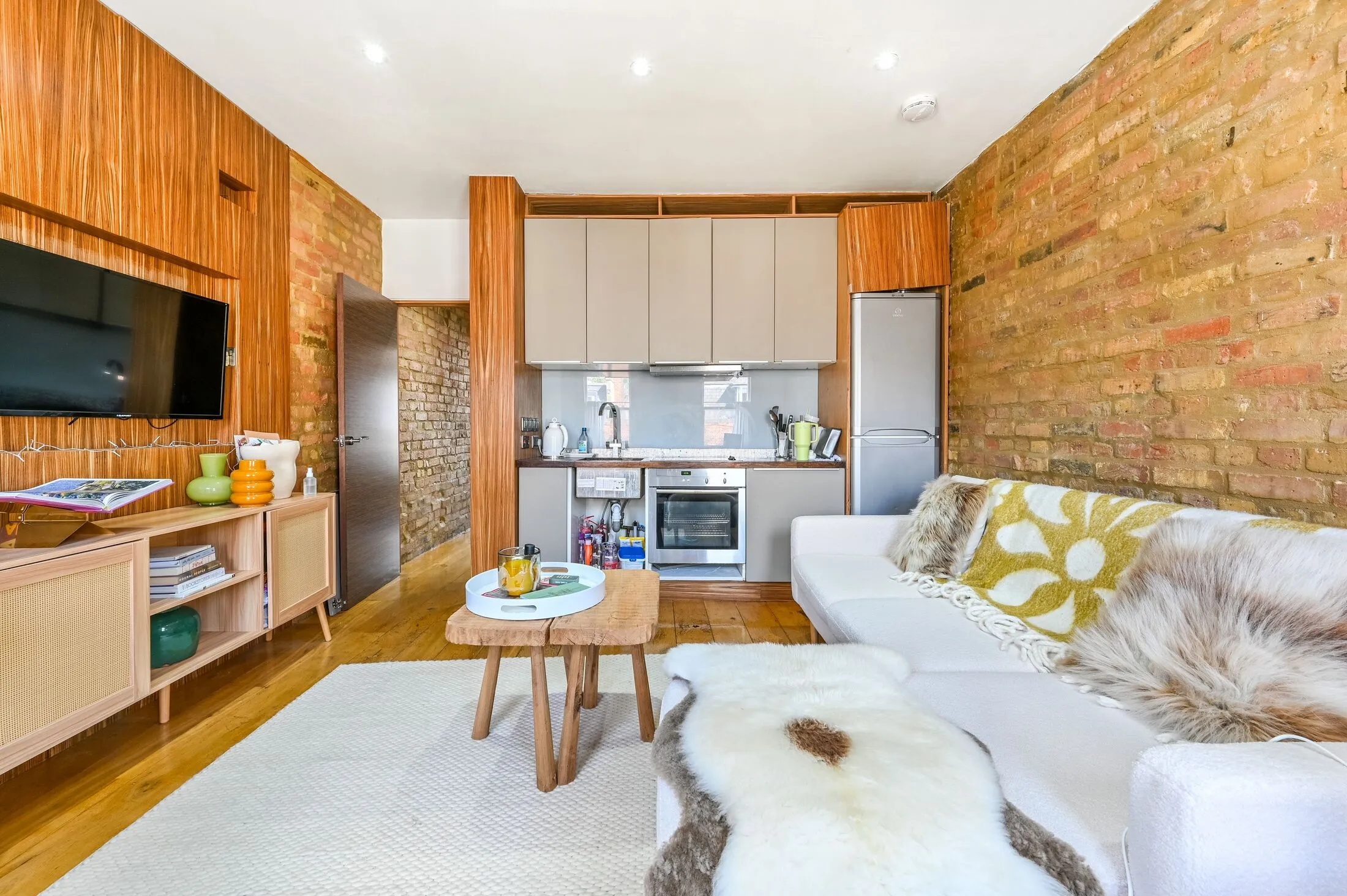 Flat Liverpool Road in Greater London