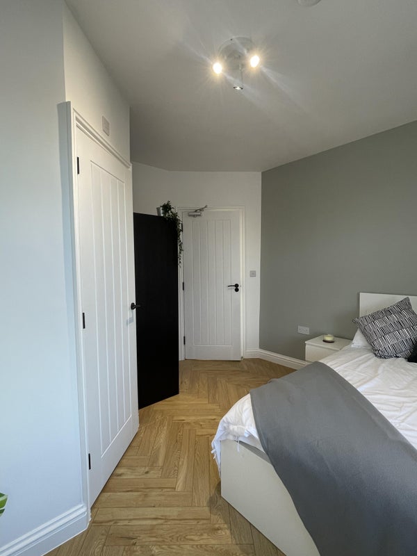 Room Endwell Road in Greater London