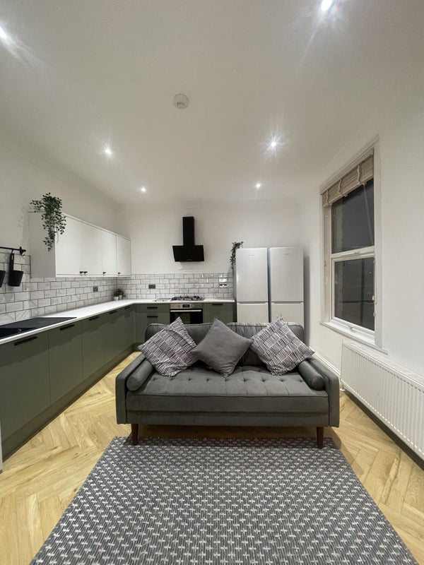 Room Endwell Road in Greater London