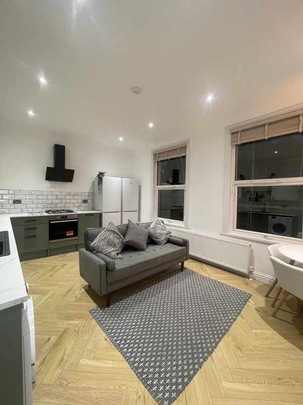 Room Endwell Road in Greater London