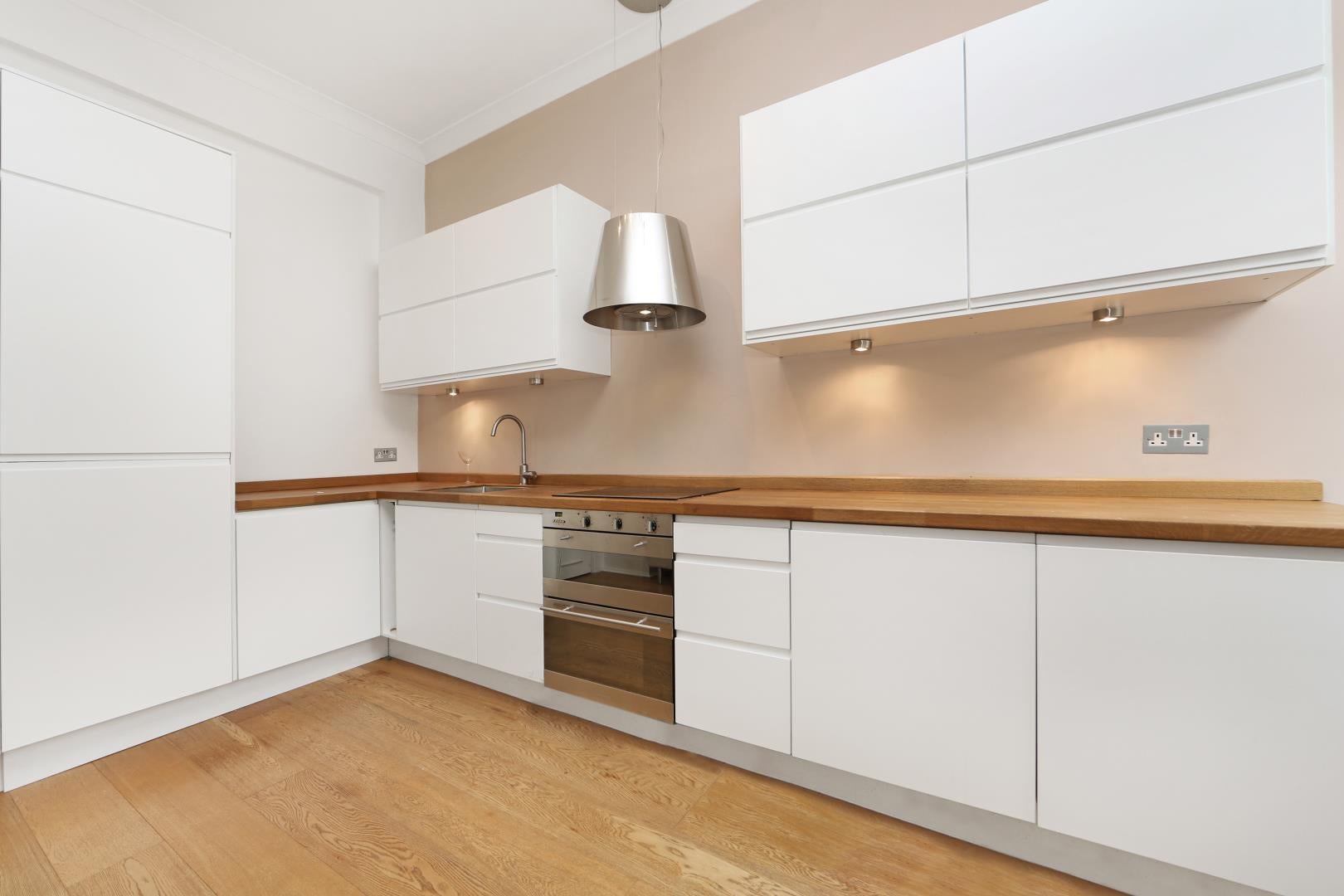 Flat Saint Lawrence Terrace in Greater London
