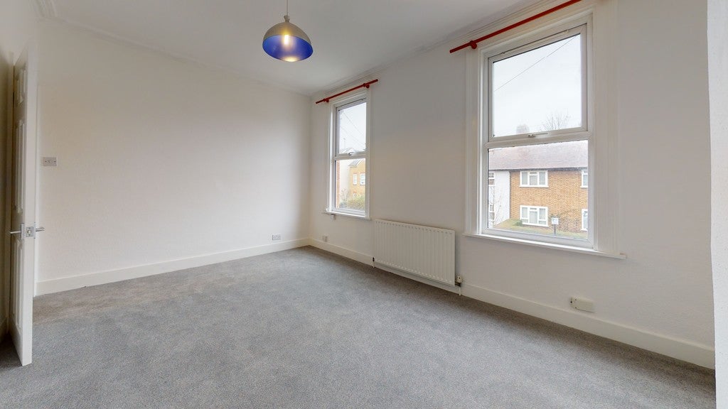 Flat Carlyle Road in Greater London