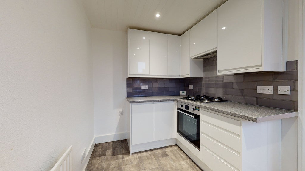 Flat Carlyle Road in Greater London