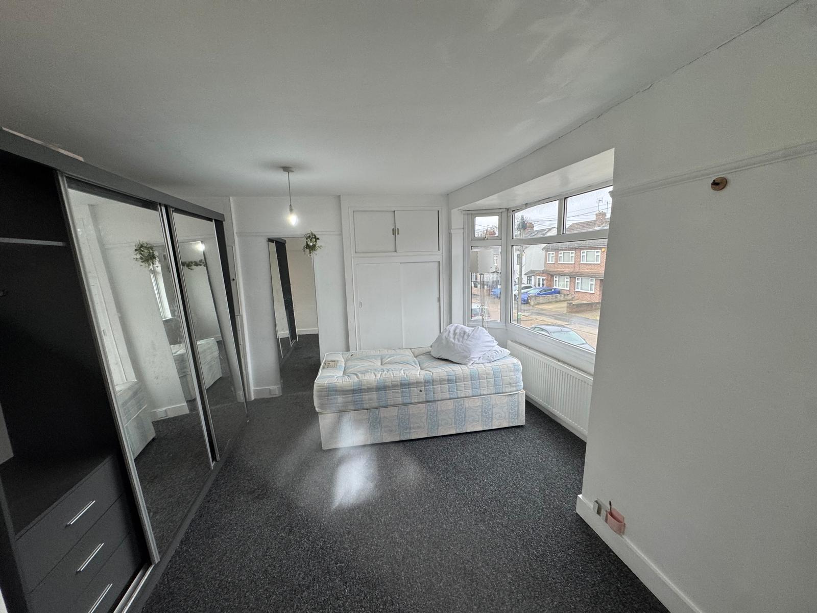 House Kings Avenue in Greater London