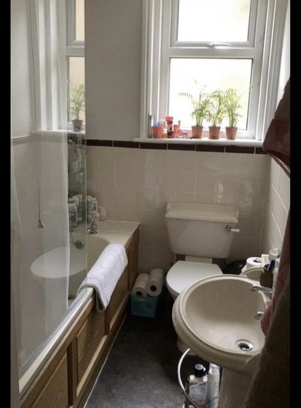 Room Sylvester Road in Greater London