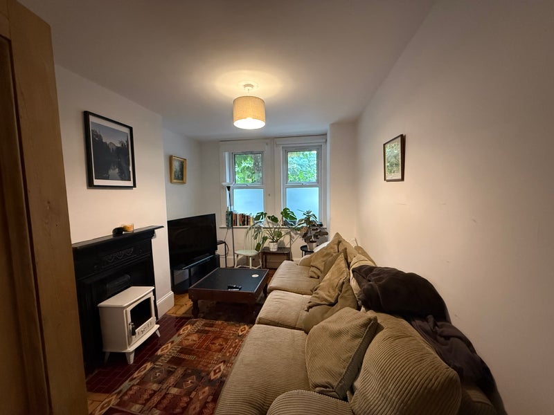 Room Sylvester Road in Greater London