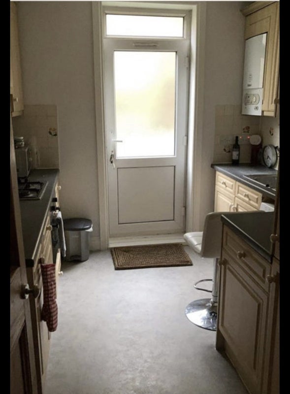 Room Sylvester Road in Greater London