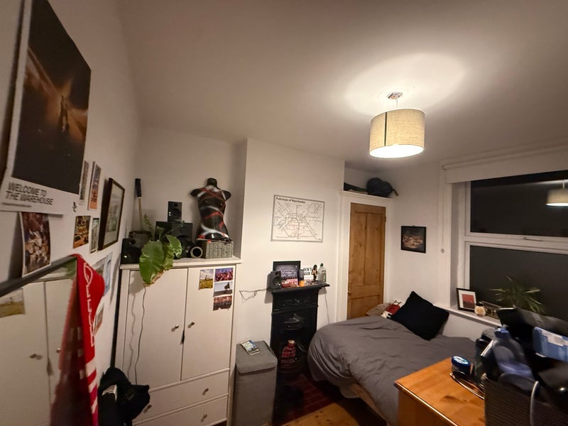 Room Sylvester Road in Greater London
