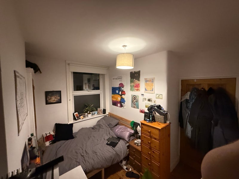 Room Sylvester Road in Greater London