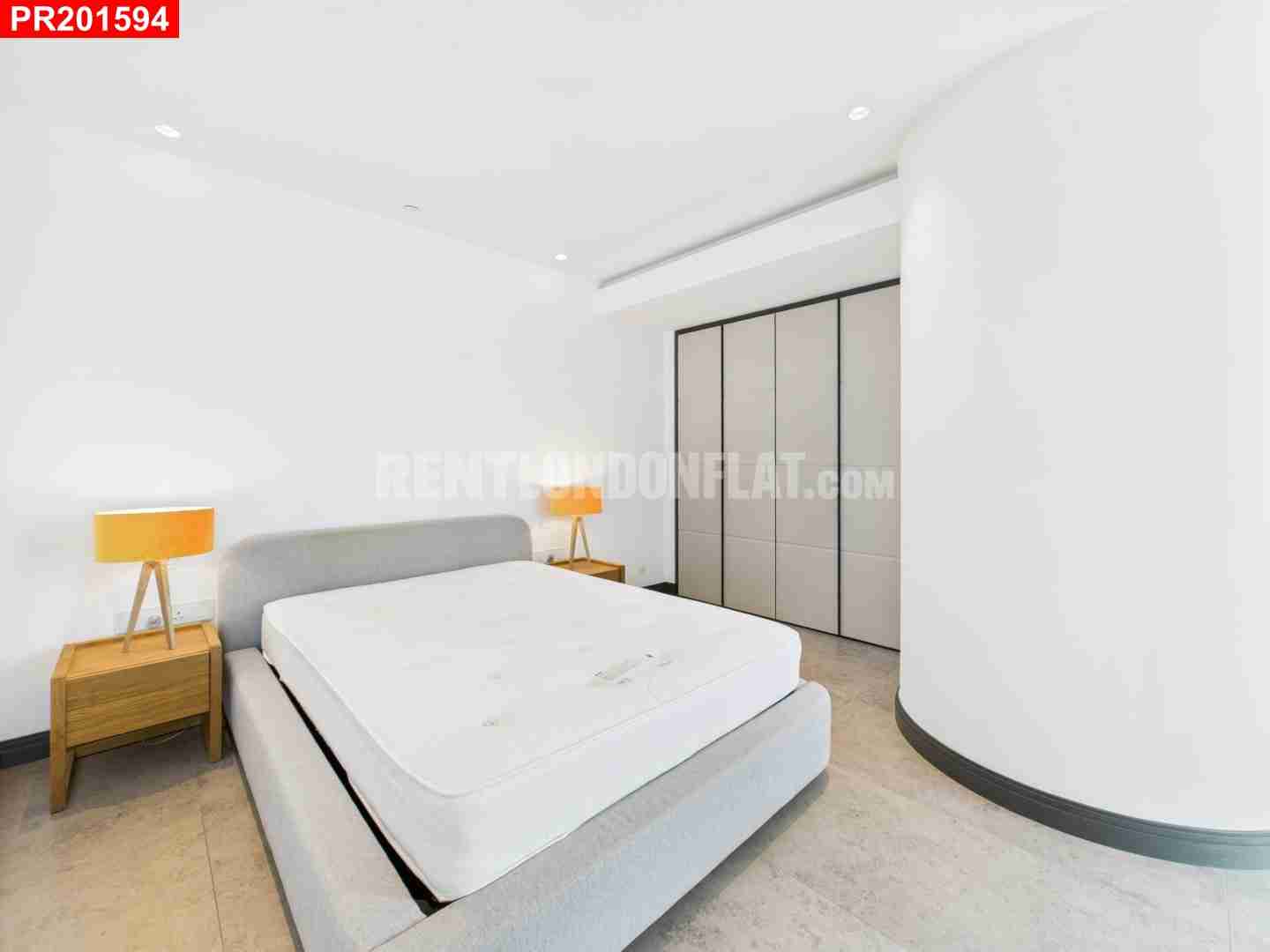 Flat Blackfriars Road in Greater London