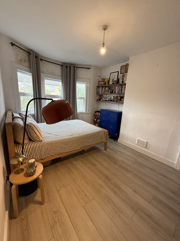 Room Millfields Road in Greater London
