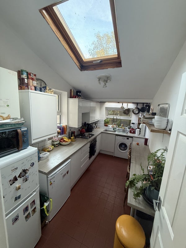 Room Millfields Road in Greater London