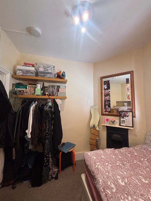 House Dunraven Road in Greater London