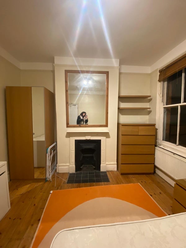 Room Dunraven Road in Greater London