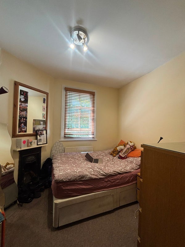 House Dunraven Road in Greater London