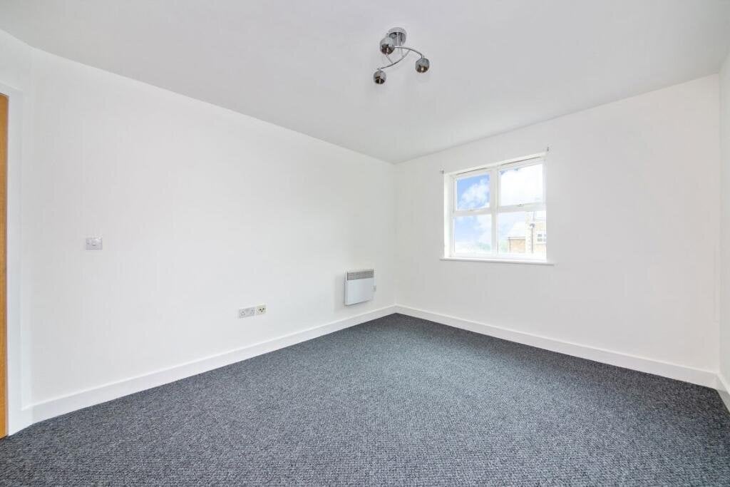 Flat Bell Street in Greater London
