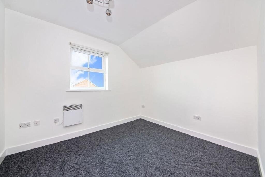 Flat Bell Street in Greater London