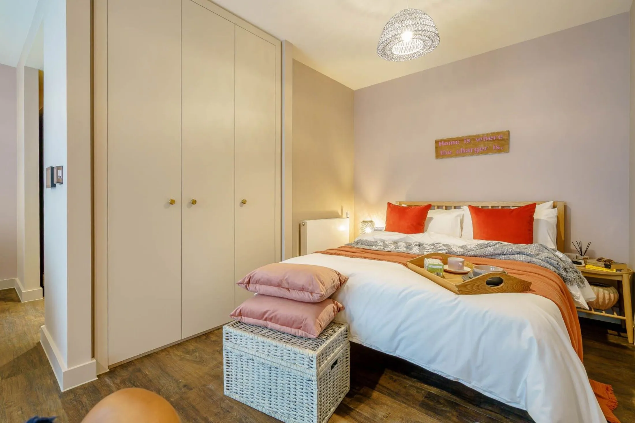 Flat Hudson Walk in Greater London