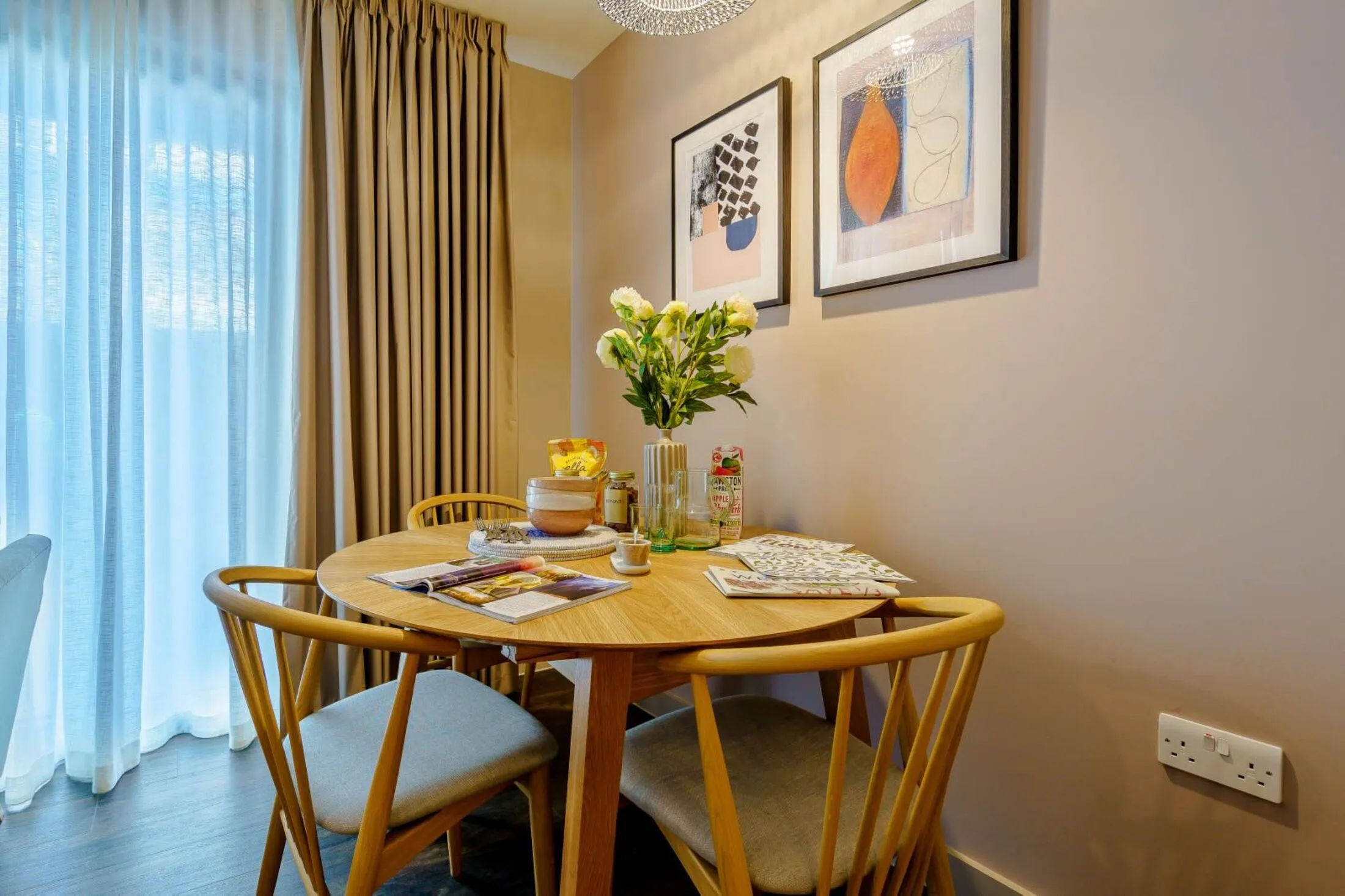 Flat Hudson Walk in Greater London