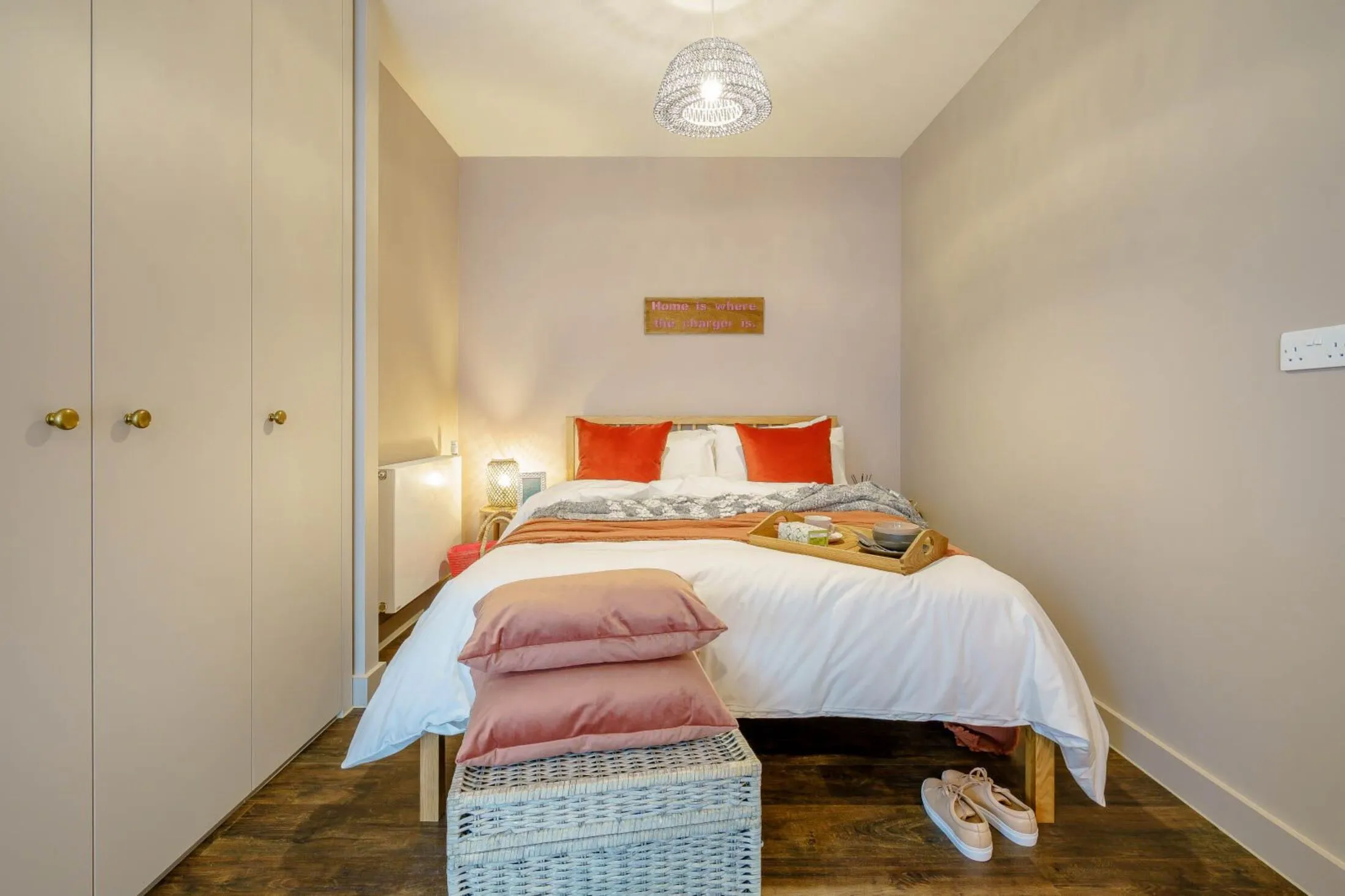 Flat Hudson Walk in Greater London
