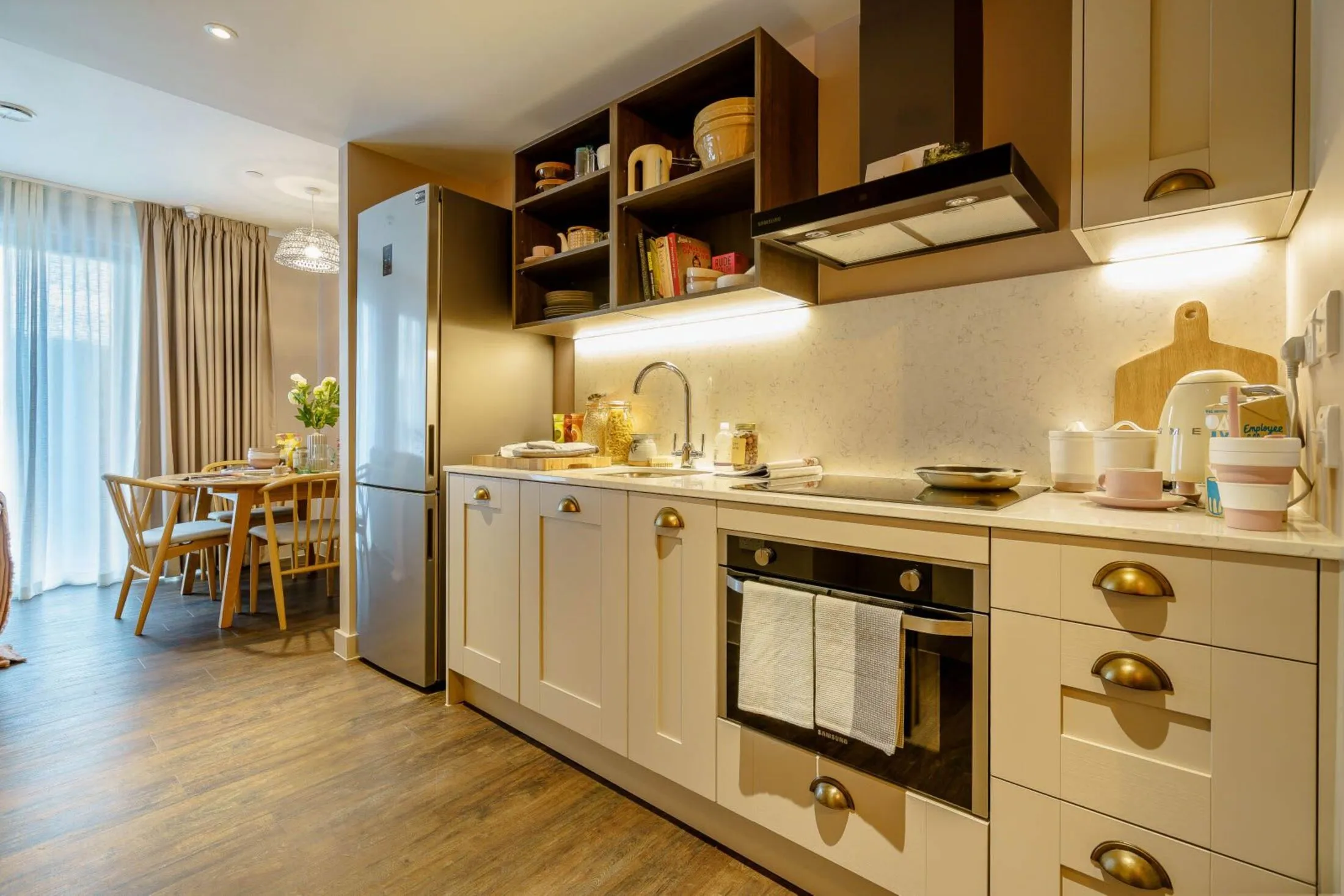 Flat Hudson Walk in Greater London