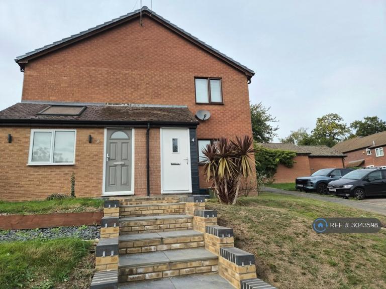 House Anstey Place in Burghfield Common