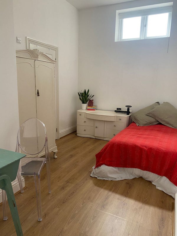 Room Lower Clapton Road in Greater London