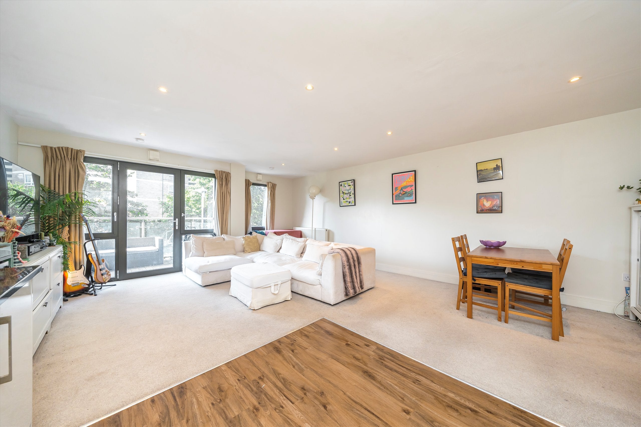 Flat Gwynne Road in Greater London