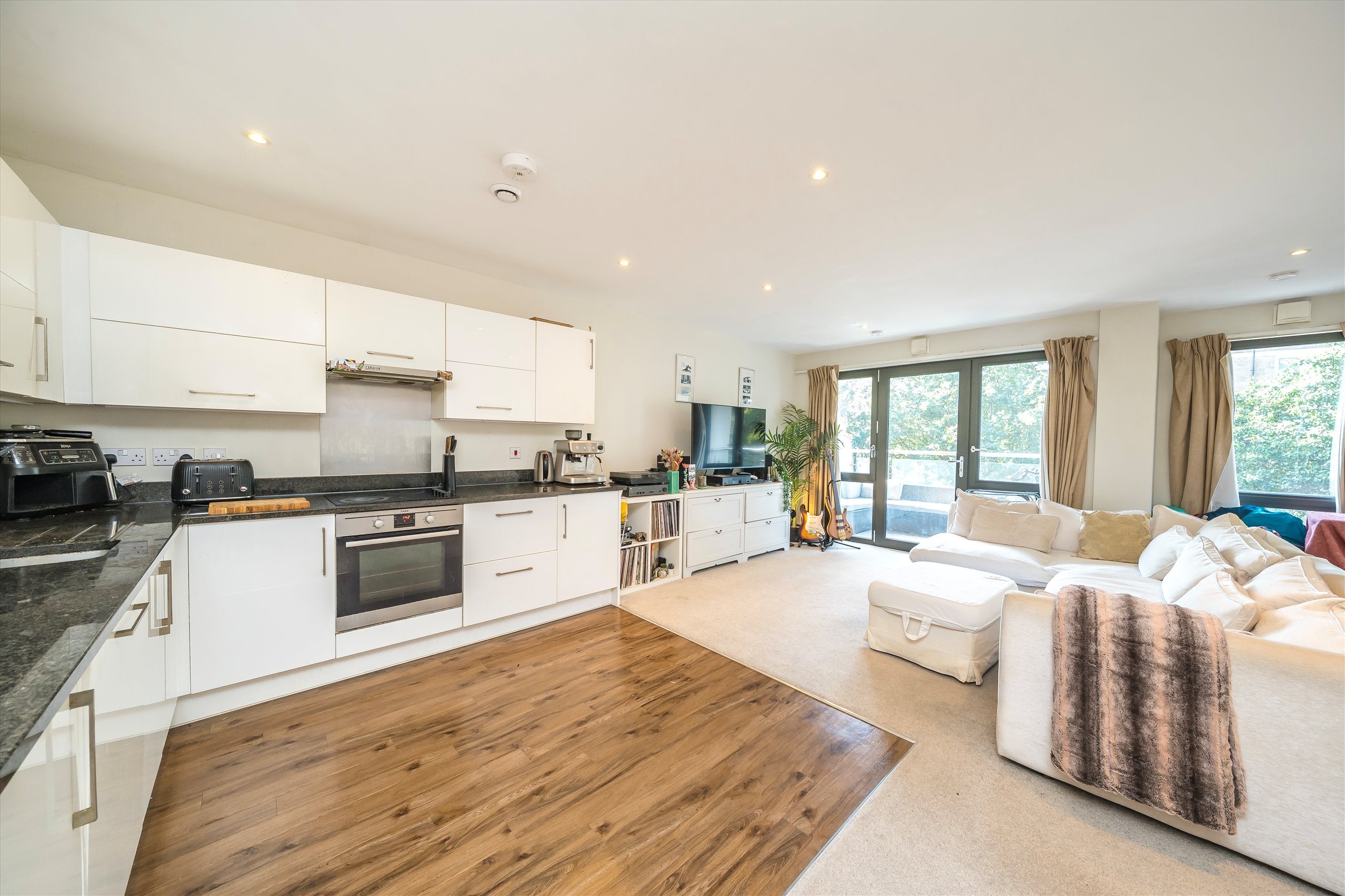 Flat Gwynne Road in Greater London