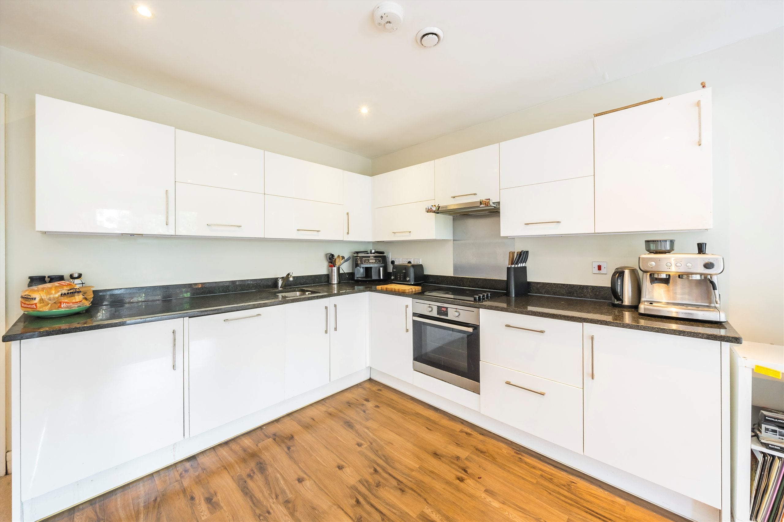 Flat Gwynne Road in Greater London